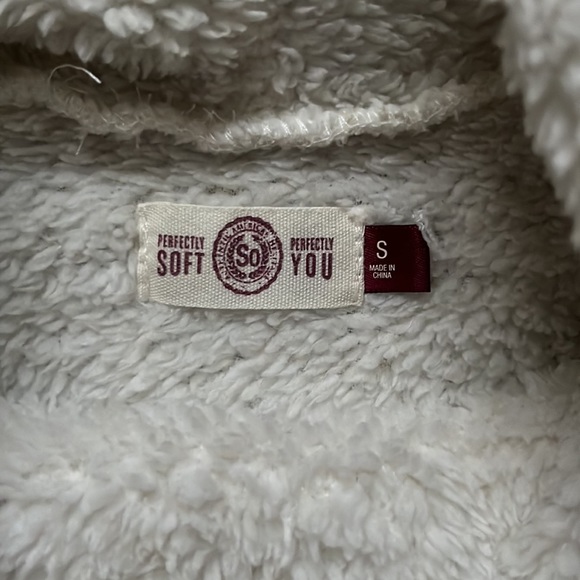 Kohl’s fuzzy turtleneck - Picture 2 of 2